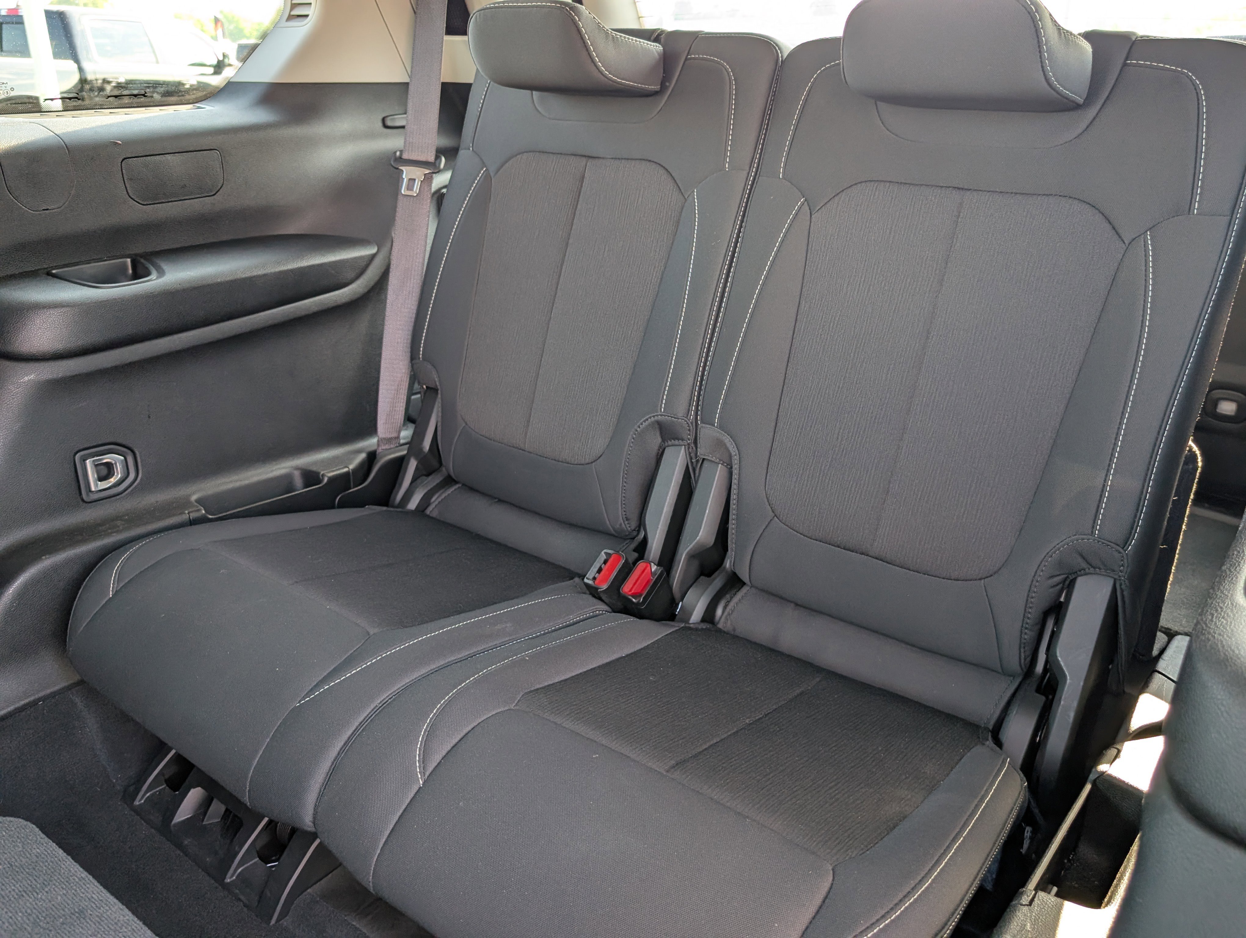 Used 2023 Jeep Grand Cherokee L Laredo RWD image 16