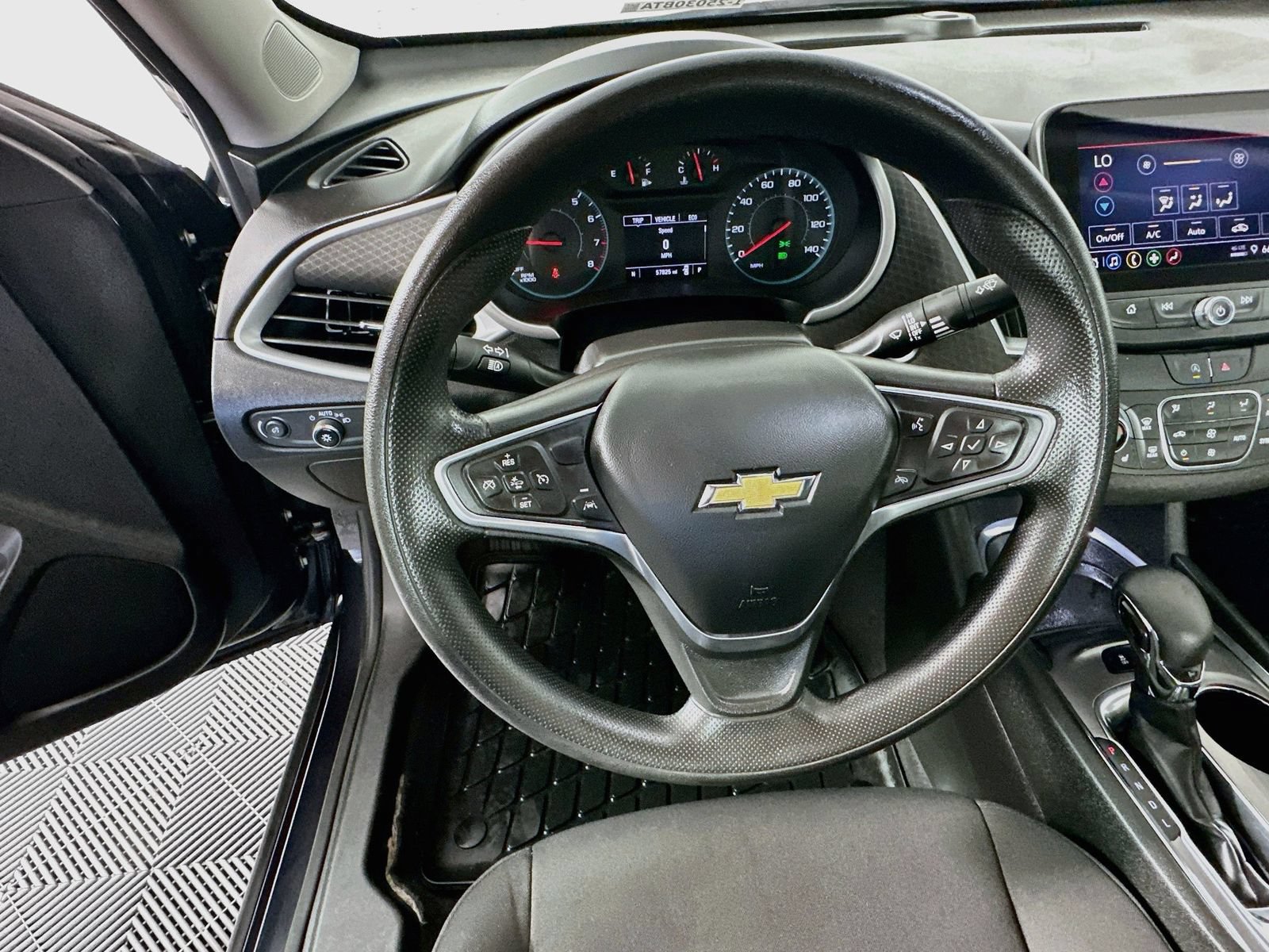 Used 2023 Chevrolet Malibu LT w/ Driver Confidence Package FWD image 11