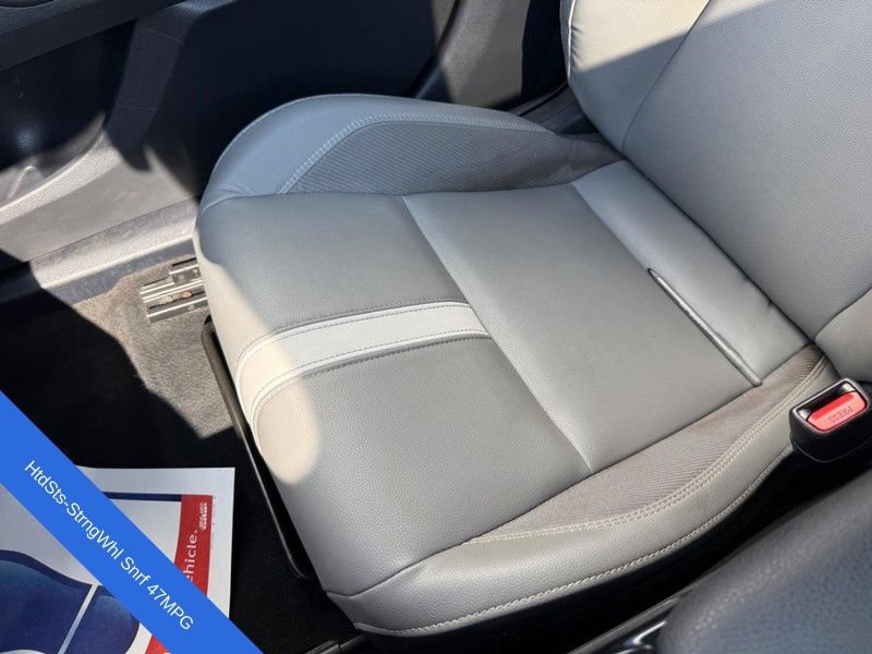 Used 2025 Toyota Camry SE w/ Convenience Package FWD image 26