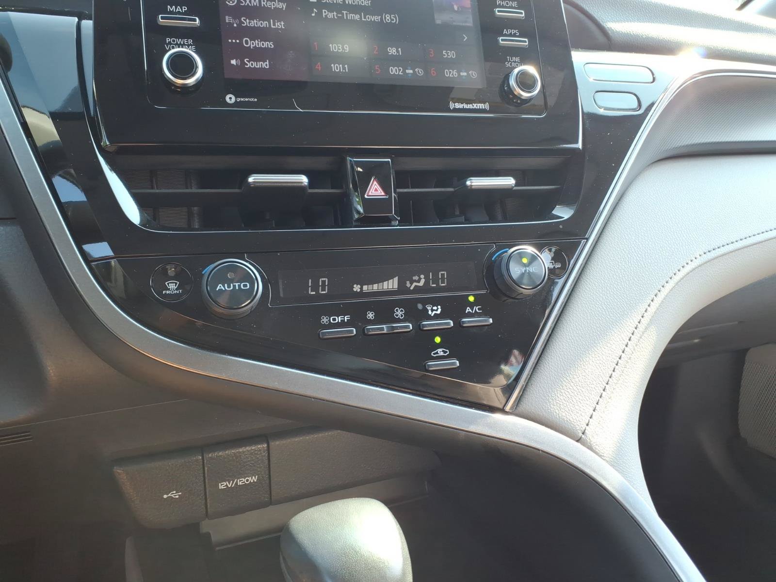 Used 2022 Toyota Camry SE FWD image 19