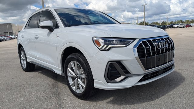 Used 2024 Audi Q3 2.0T Premium Plus w/ Premium Plus Package image 2