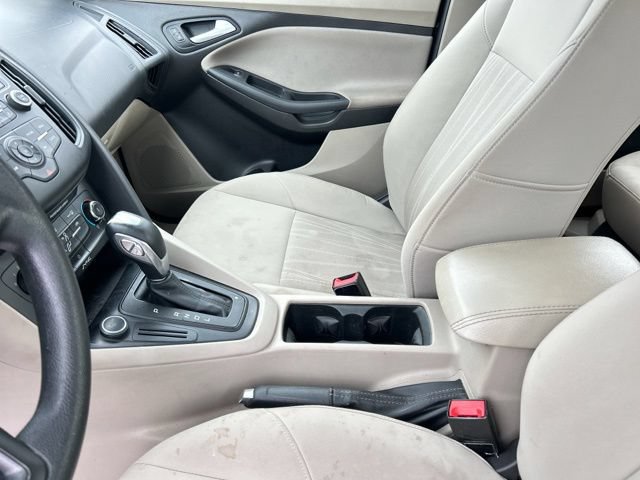 Used 2015 Ford Focus SE FWD image 25