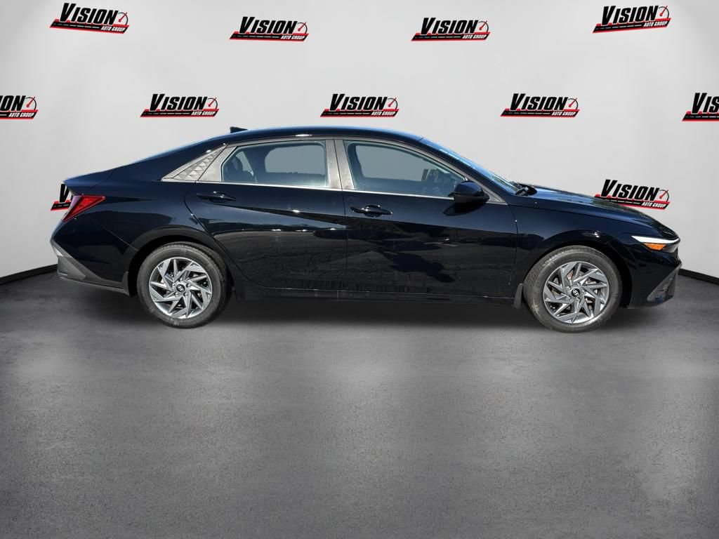 Certified 2024 Hyundai Elantra SEL FWD image 6