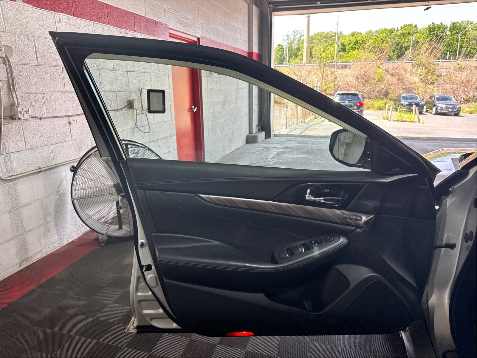 Used 2017 Nissan Maxima Platinum FWD image 19