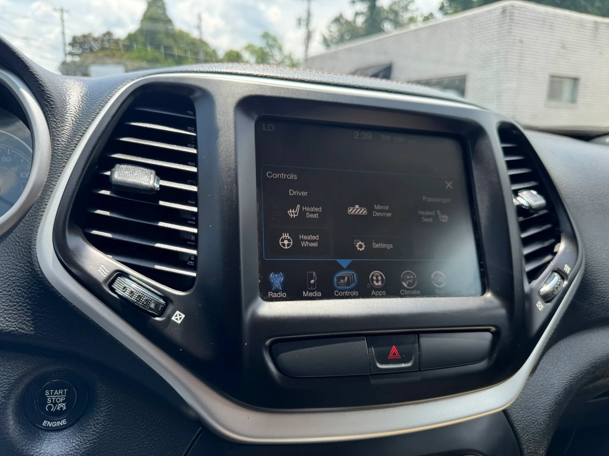 Used 2015 Jeep Cherokee Limited FWD image 16