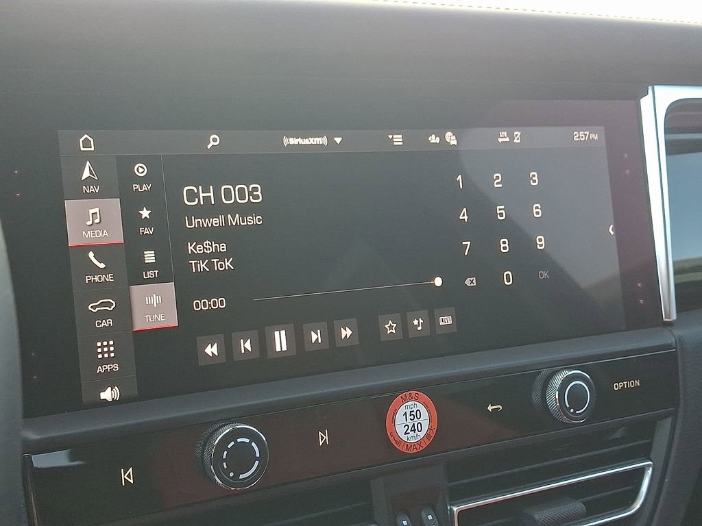 Certified 2025 Porsche Macan image 23