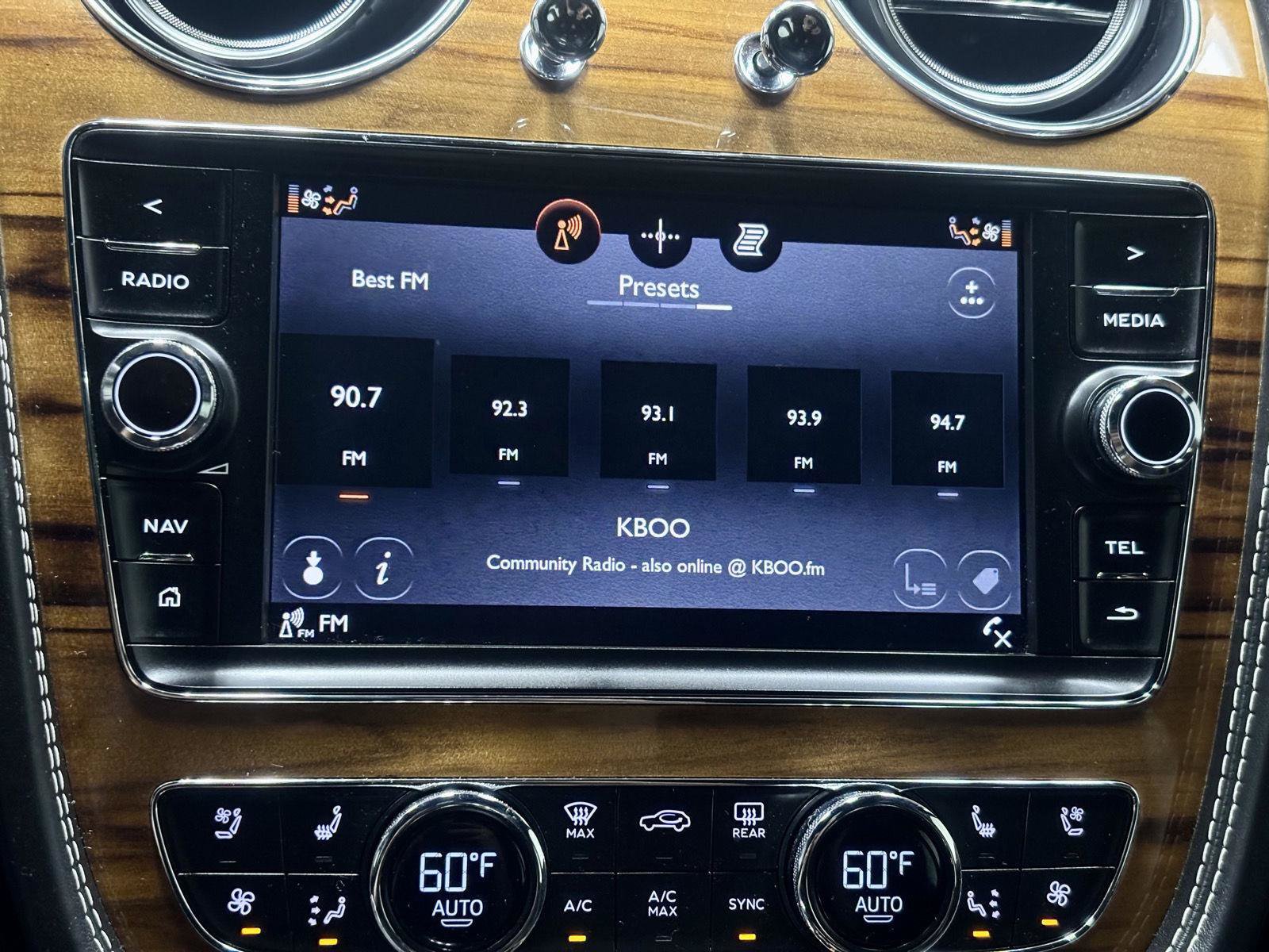 Used 2018 Bentley Bentayga AWD/4WD image 37