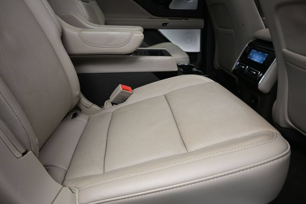 Used 2022 Lincoln Aviator Reserve w/ Equipment Group 201A RWD image 23