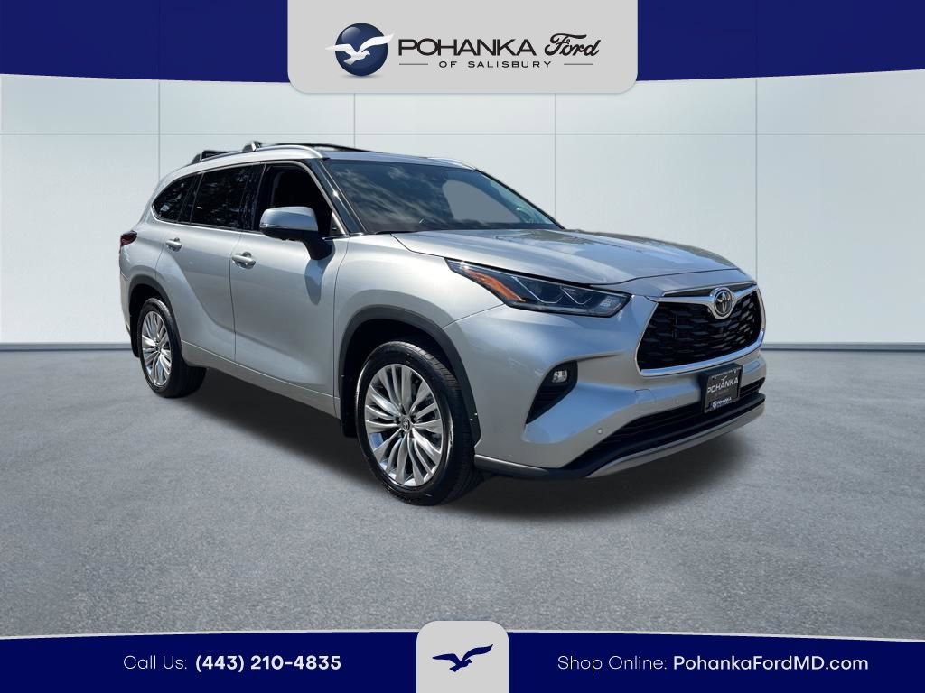 Used 2025 Toyota Highlander Platinum image 4