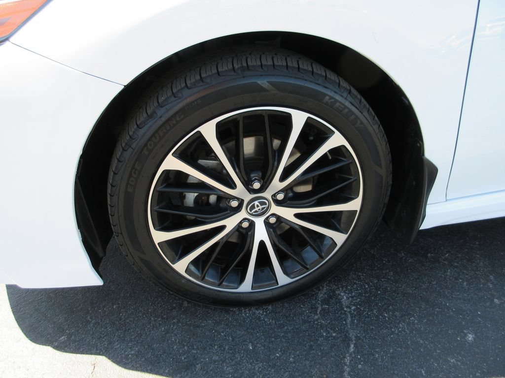 Used 2020 Toyota Camry SE FWD image 13