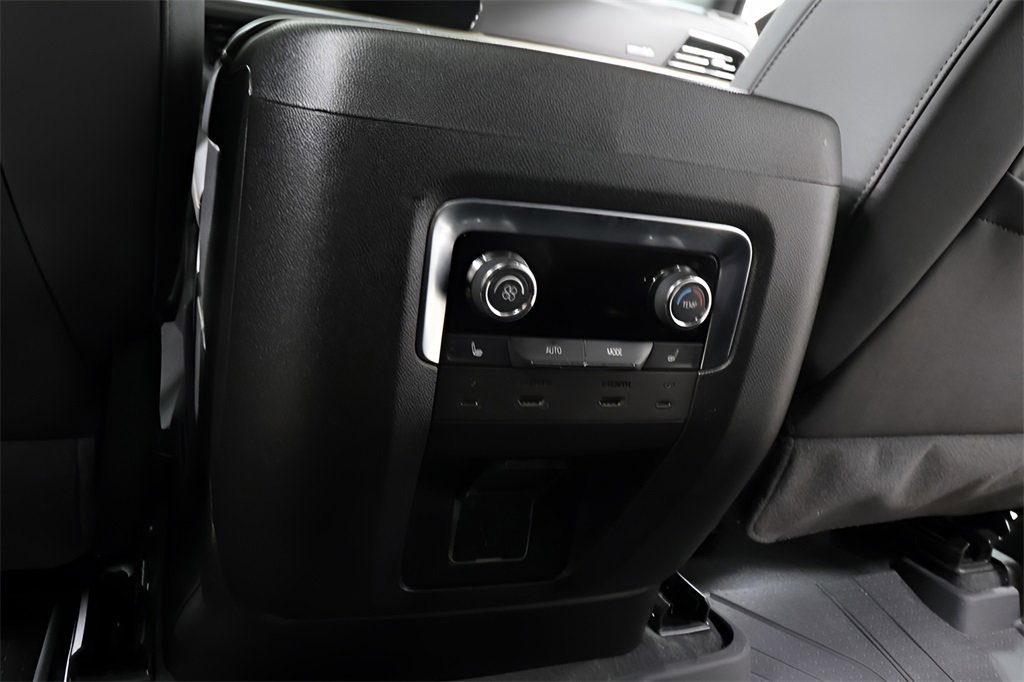 Used 2025 Chevrolet Tahoe High Country image 25