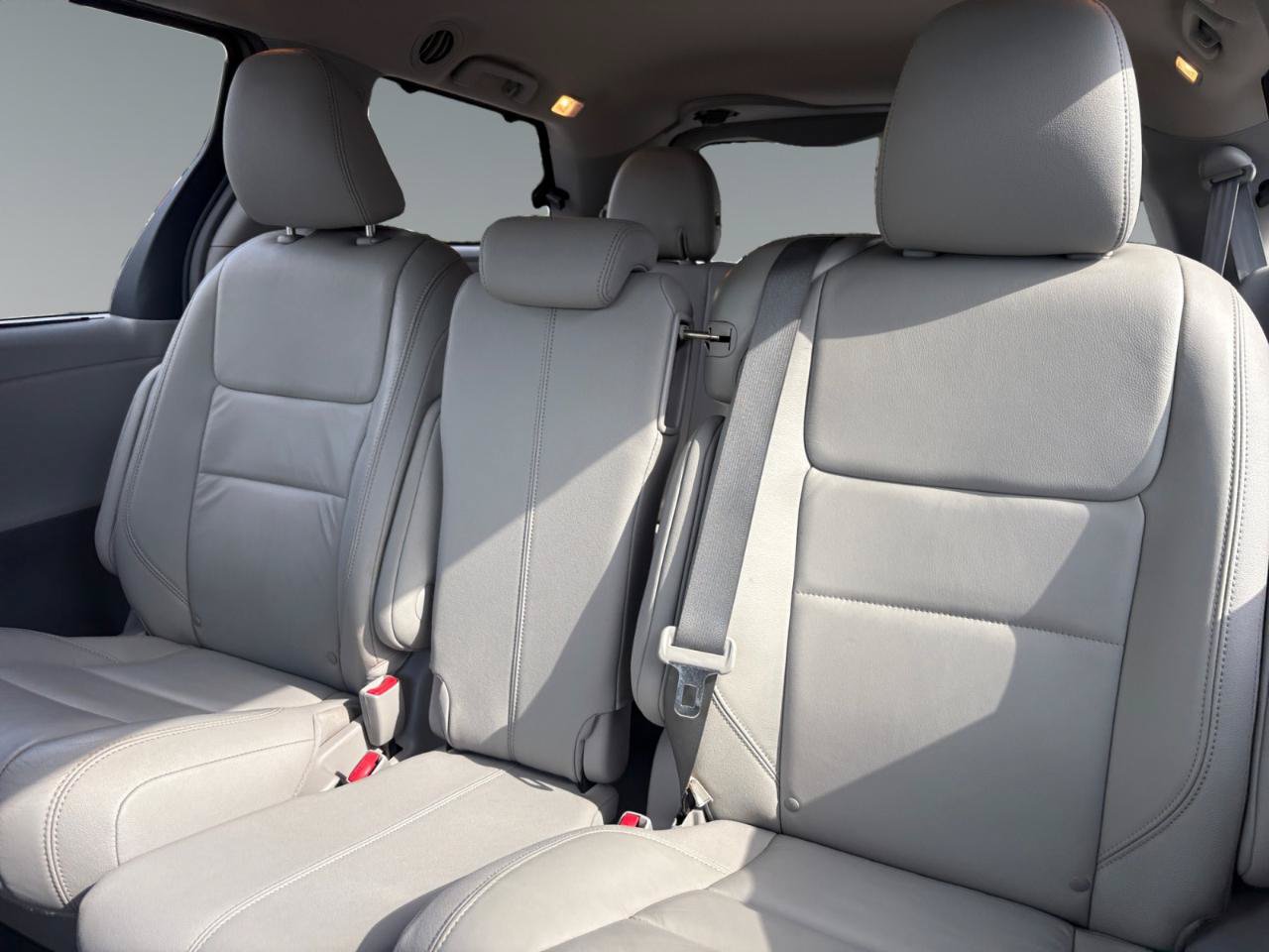 Used 2015 Toyota Sienna XLE w/ XLE Navigation Package FWD image 13