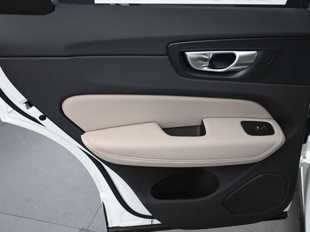 New 2026 Volvo XC60 B5 Plus w/ Protection Package Premier AWD/4WD image 19