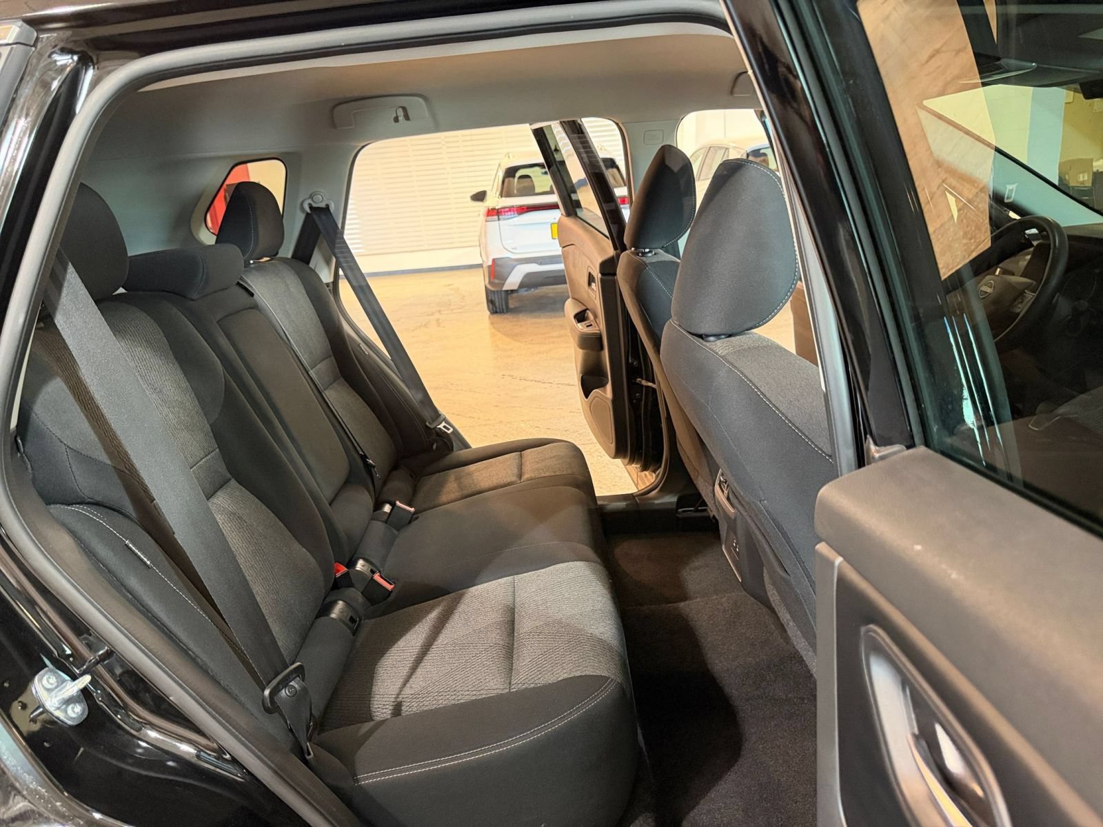 Used 2025 Nissan Rogue SV FWD image 37