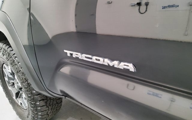 Used 2016 Toyota Tacoma TRD Off-Road image 40