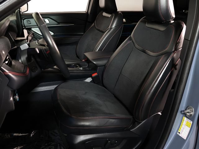 Used 2025 Ford Explorer ST AWD/4WD image 4
