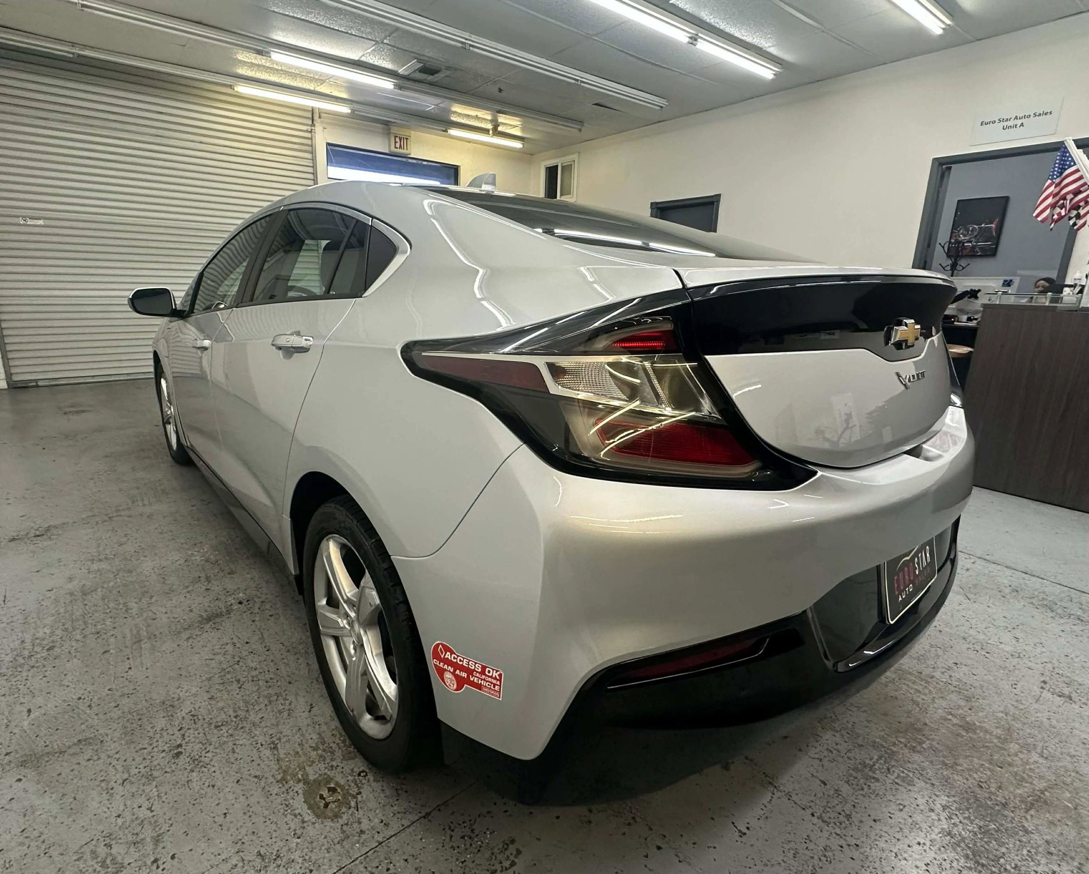 Used 2017 Chevrolet Volt LT w/ Comfort Package image 37