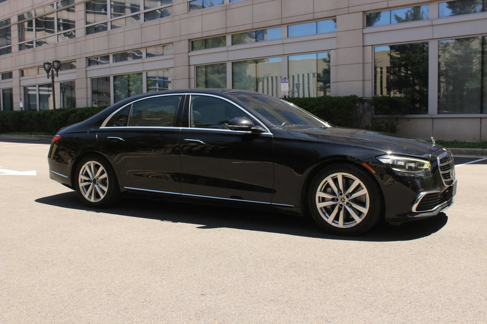 Used 2022 Mercedes-Benz S 500 4MATIC image 2