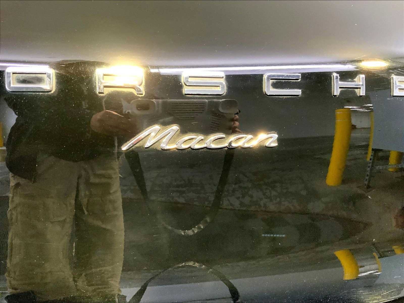 Certified 2018 Porsche Macan AWD/4WD image 35