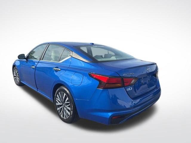 Used 2025 Nissan Altima 2.5 SV FWD image 3