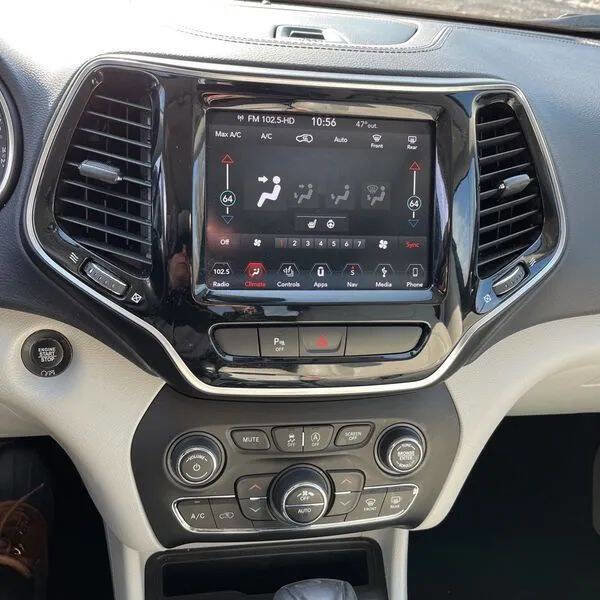 Used 2019 Jeep Cherokee Limited image 8