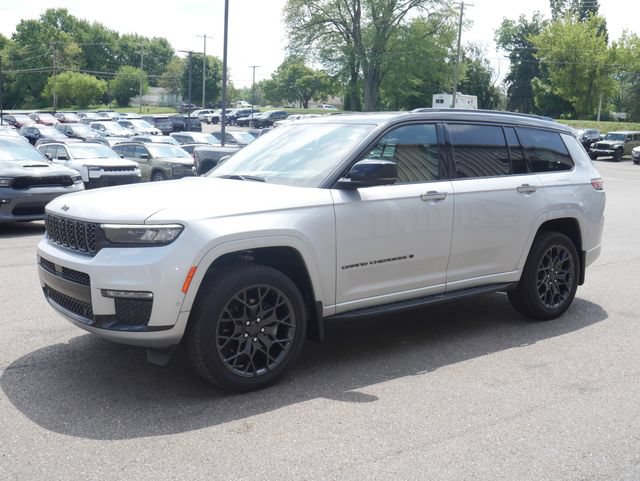 Used 2025 Jeep Grand Cherokee L Summit w/ Advanced Protech Group IV AWD/4WD image 10
