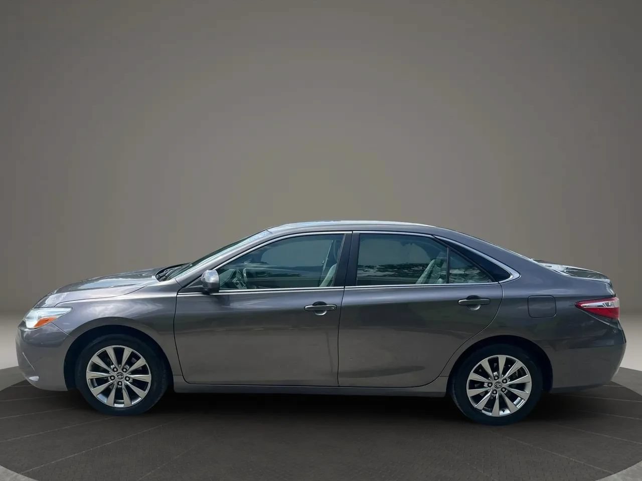 Used 2015 Toyota Camry XLE FWD image 4