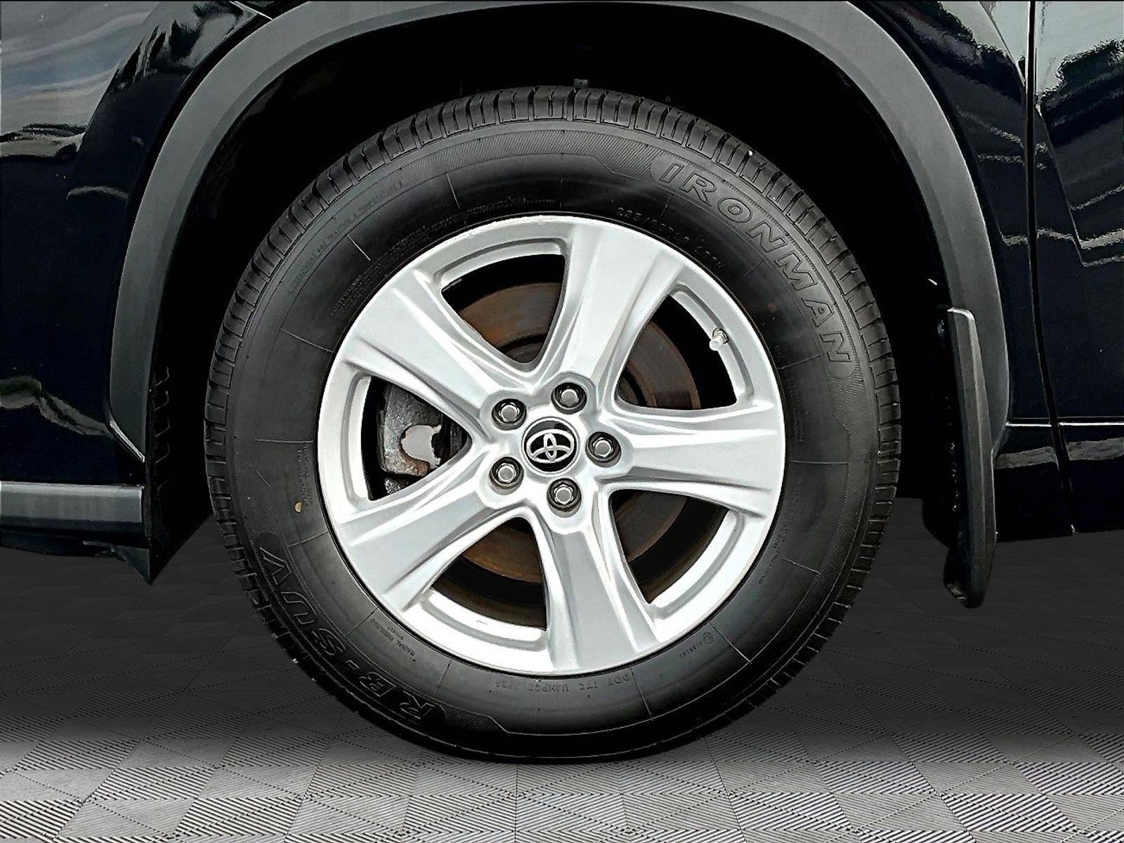 Used 2022 Toyota Highlander LE AWD/4WD image 34