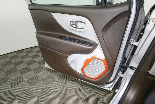Used 2017 Jeep Renegade Limited image 38