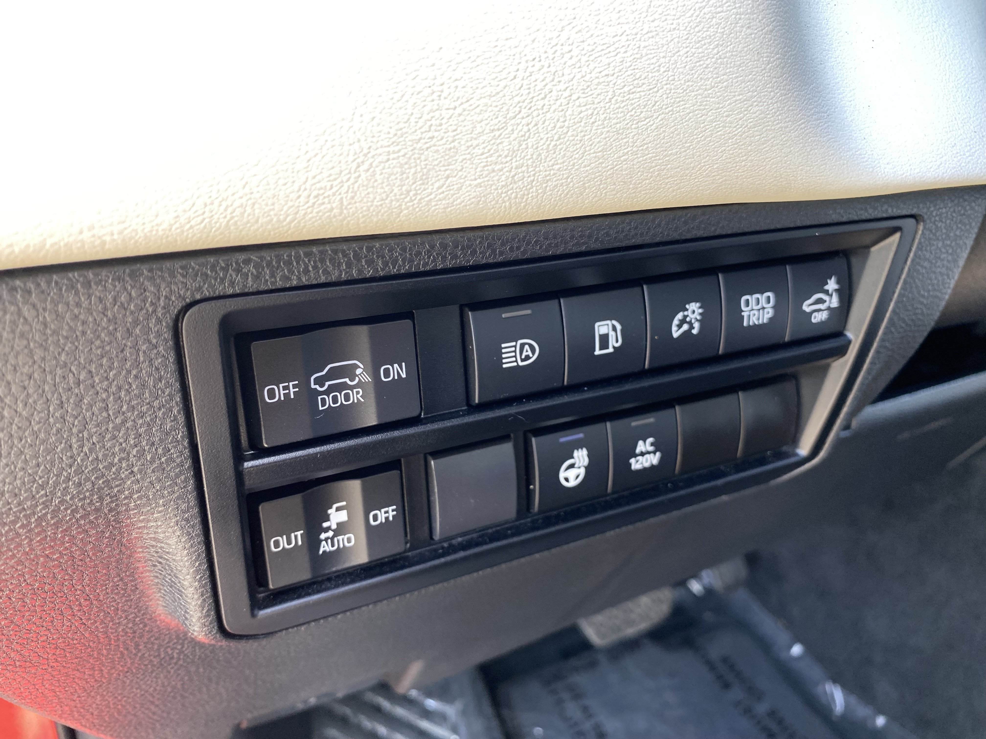 Used 2023 Toyota Sequoia Capstone AWD/4WD image 23