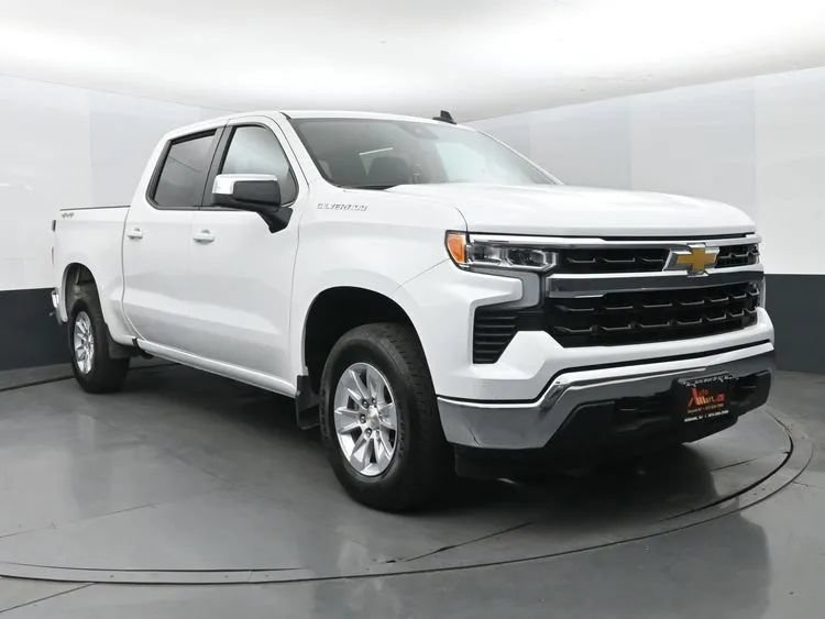 Used 2026 Chevrolet Silverado 1500 LT AWD/4WD image 2