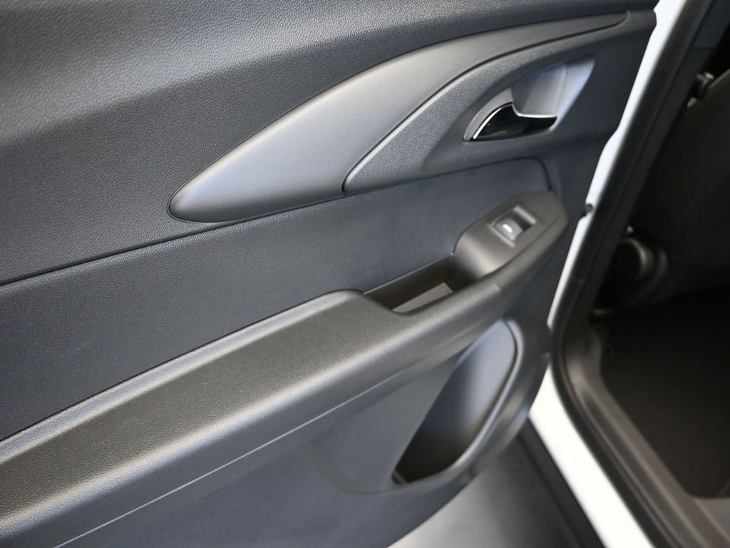 New 2026 Chevrolet TrailBlazer LT w/ LT Cold Weather Package FWD image 24