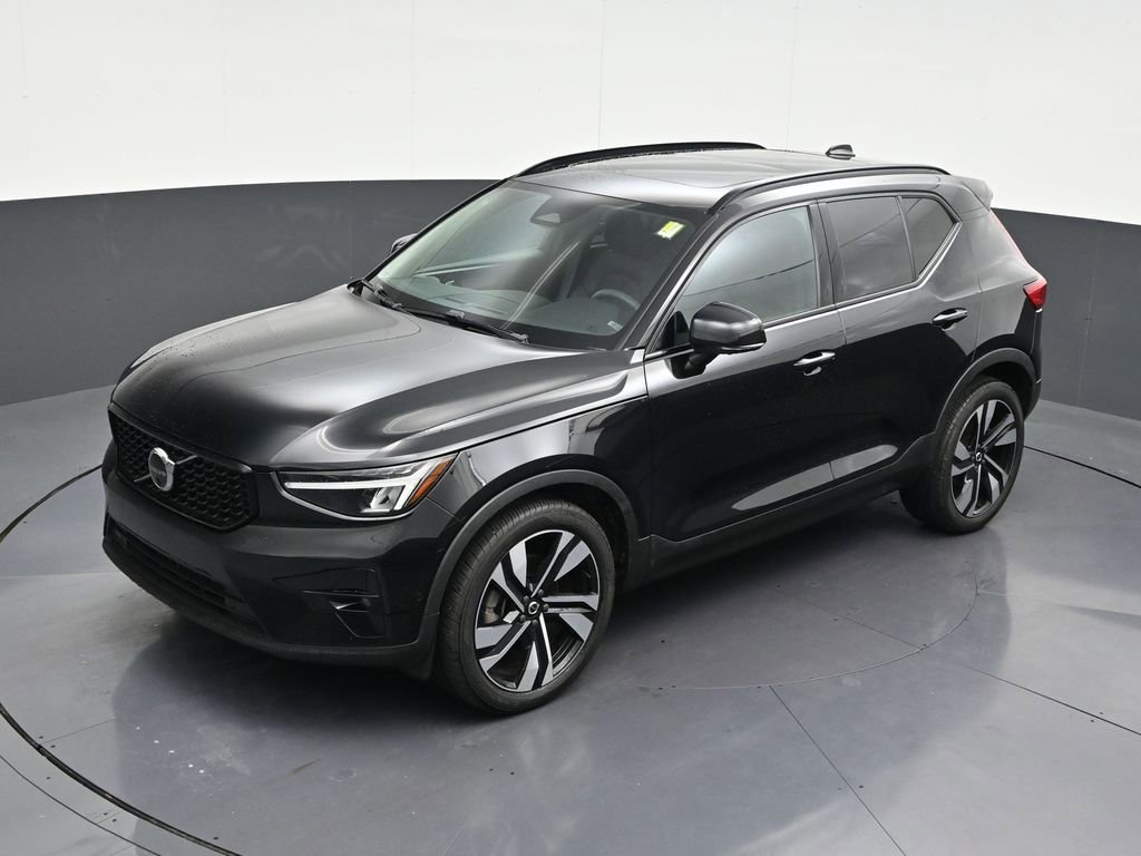 Used 2023 Volvo XC40 B4 Ultimate image 15
