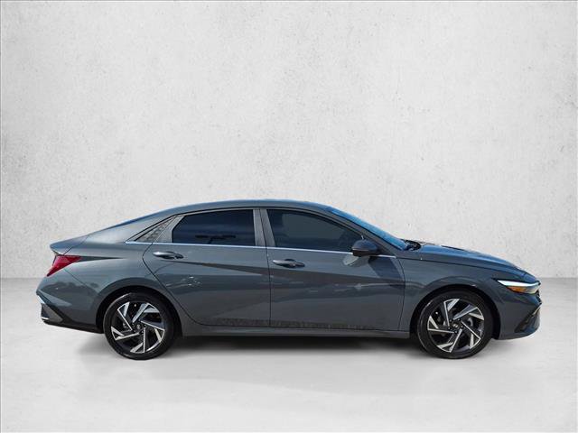 Used 2024 Hyundai Elantra Limited FWD image 4