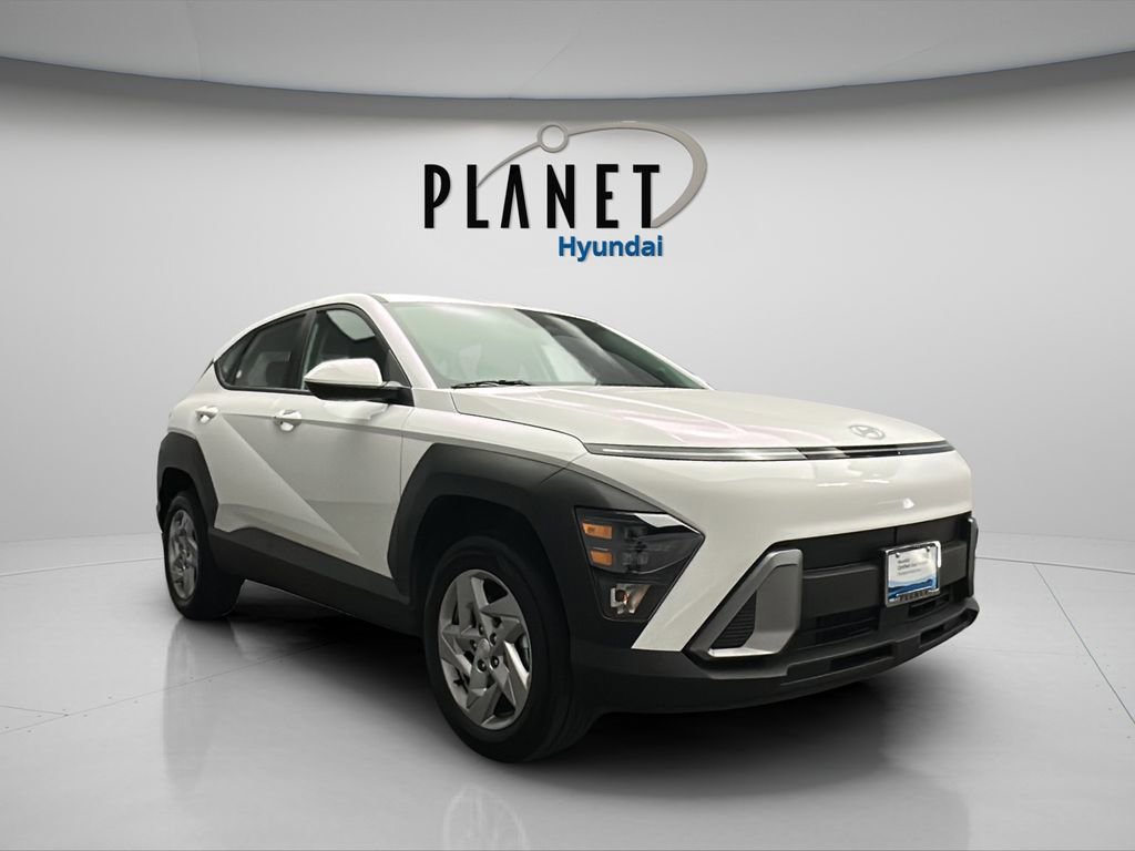 Certified 2025 Hyundai Kona SE AWD/4WD image 1
