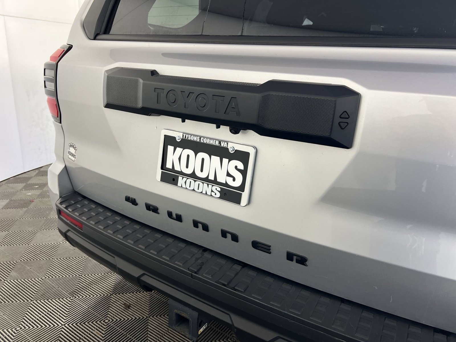 Used 2025 Toyota 4Runner SR5 AWD/4WD image 28