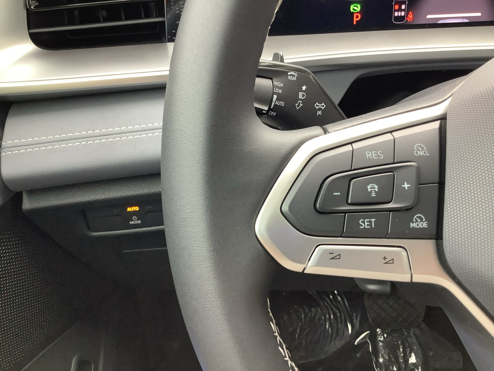 New 2026 Volkswagen Tiguan SE FWD image 25