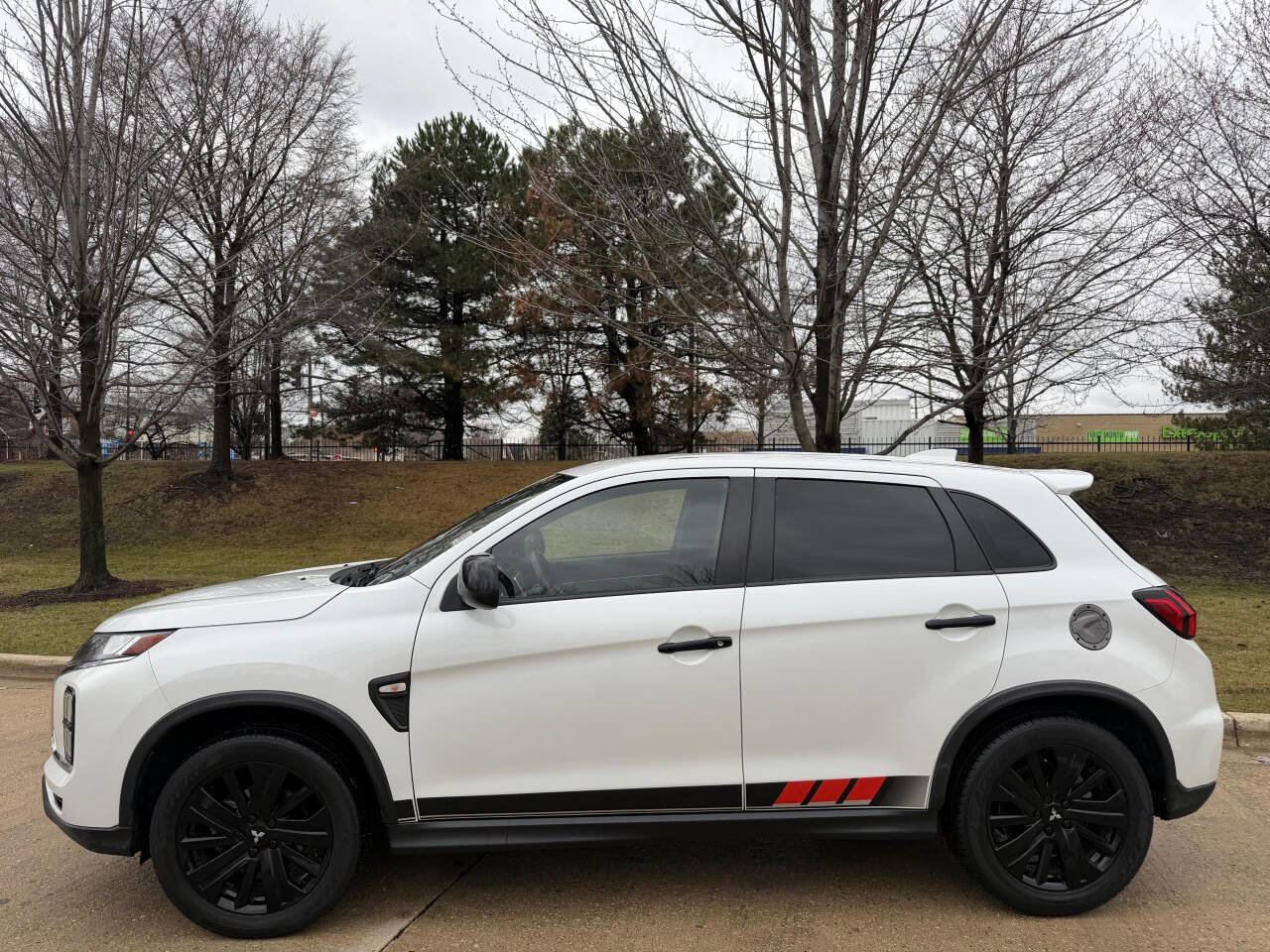Used 2020 Mitsubishi Outlander Sport Black Edition FWD image 13