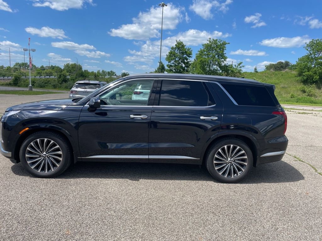 Used 2023 Hyundai Palisade Calligraphy w/ Cargo Package AWD/4WD image 9