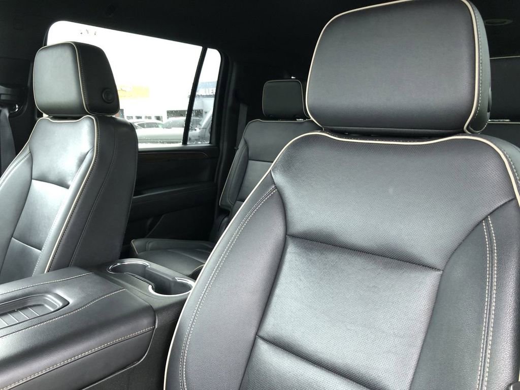 Used 2023 Chevrolet Suburban Premier image 14
