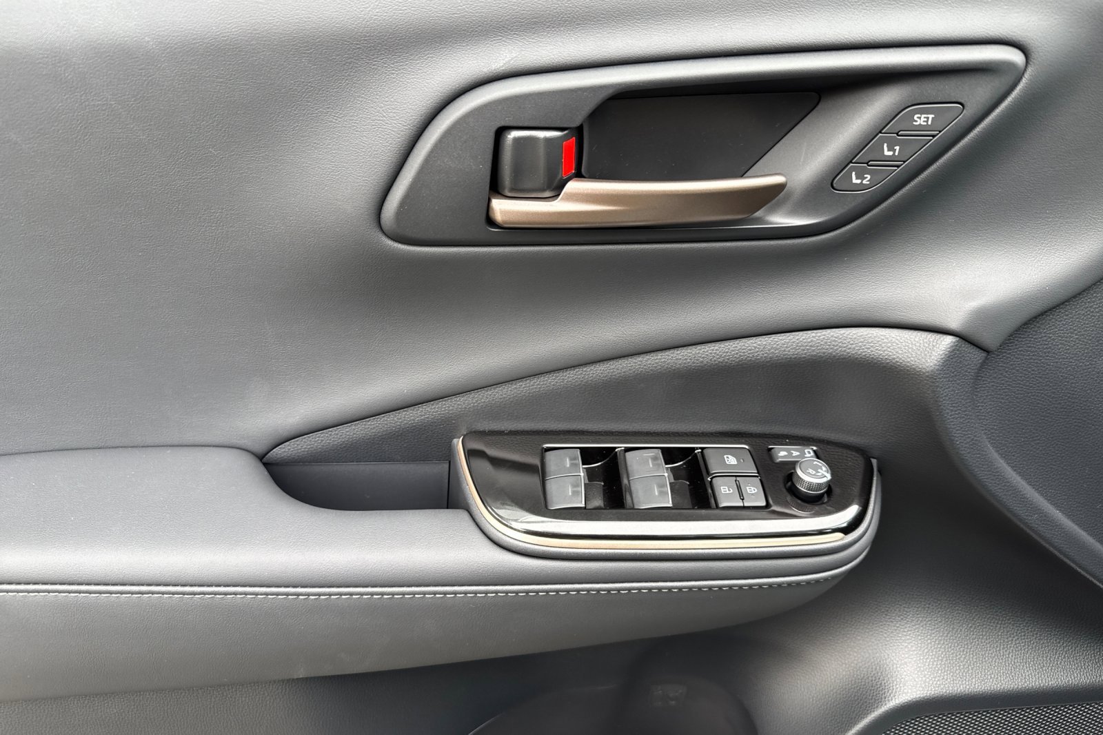 New 2025 Toyota Crown Signia image 11