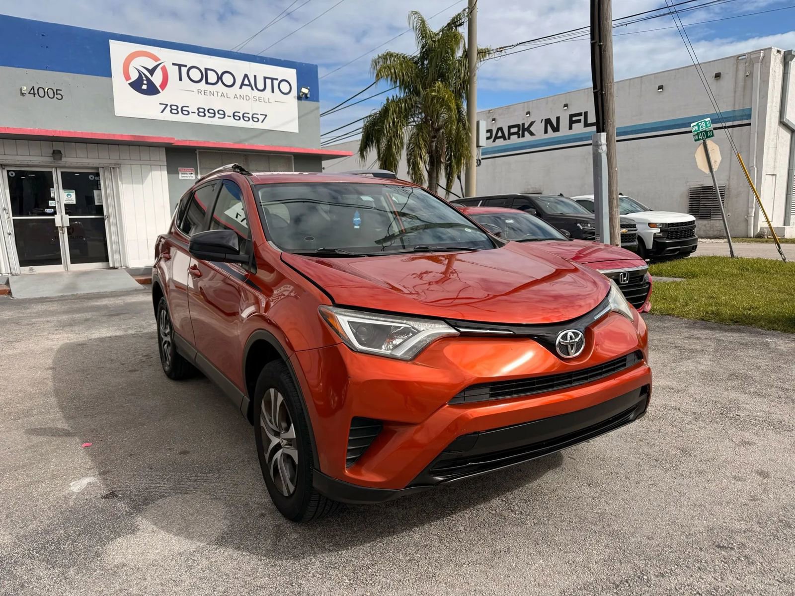 Used 2016 Toyota RAV4 LE image 1