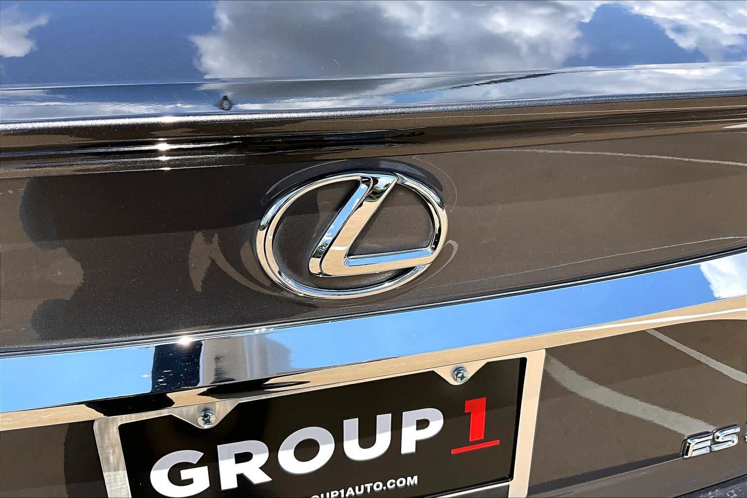 Used 2018 Lexus ES 350 w/ Luxury Package w/Wood Trim FWD image 29