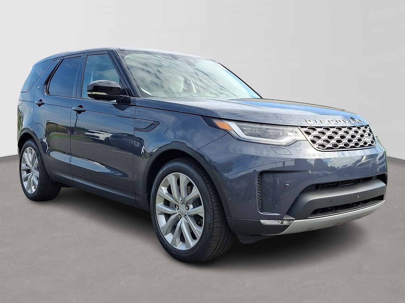 New 2026 Land Rover Discovery S AWD/4WD image 2