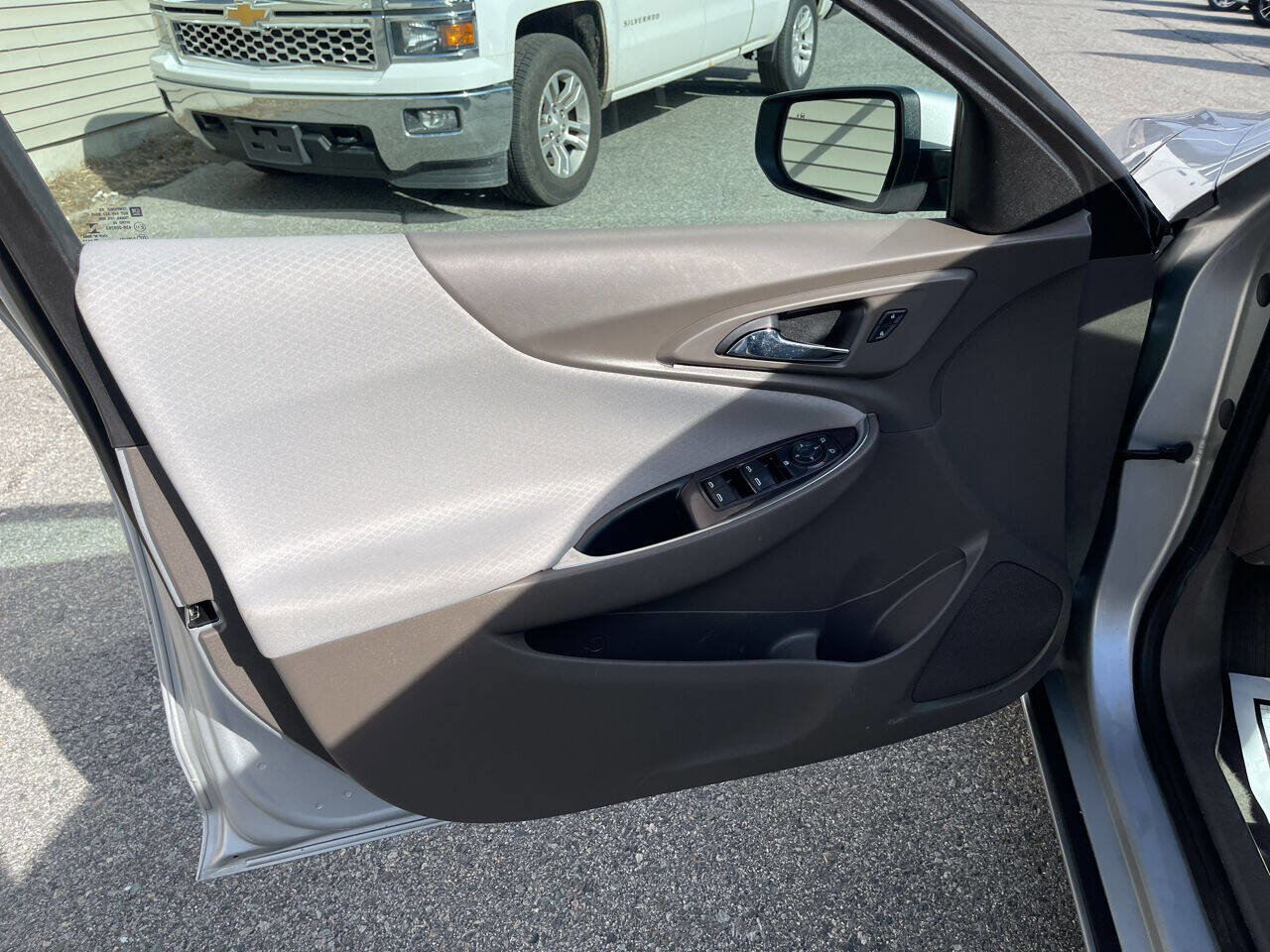 Used 2021 Chevrolet Malibu LT image 9