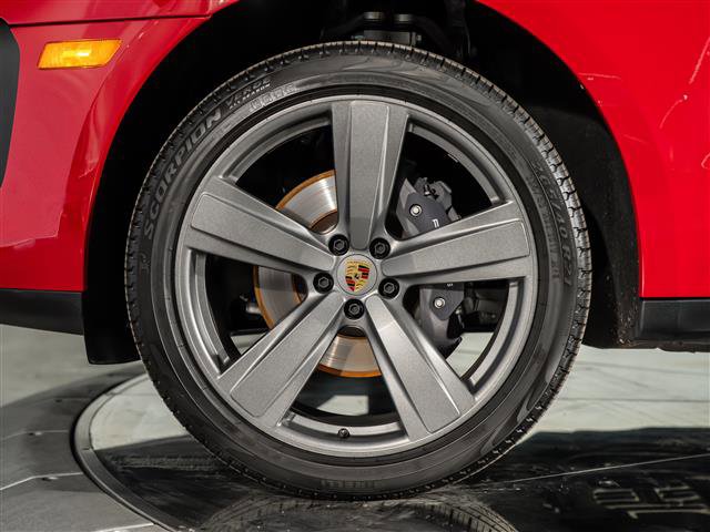 Certified 2025 Porsche Macan Turbo image 15