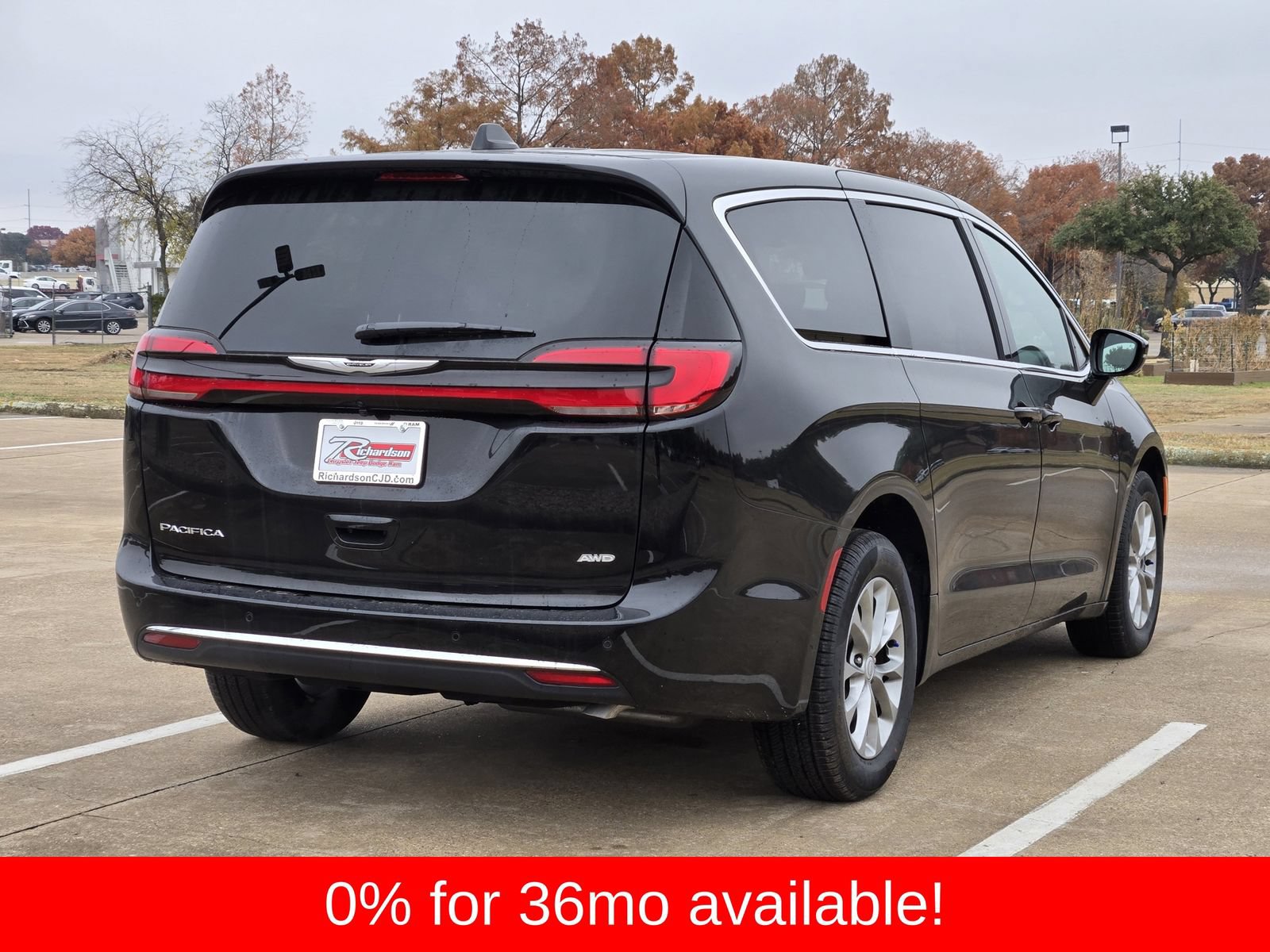New 2026 Chrysler Pacifica Select AWD/4WD image 4