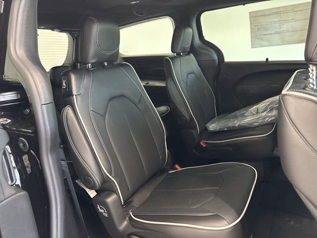 New 2026 Chrysler Pacifica Limited w/ S Appearance Package image 31