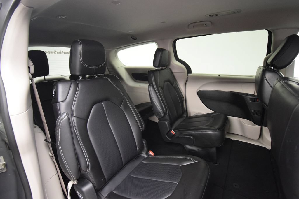 Used 2023 Chrysler Pacifica Touring-L FWD image 24