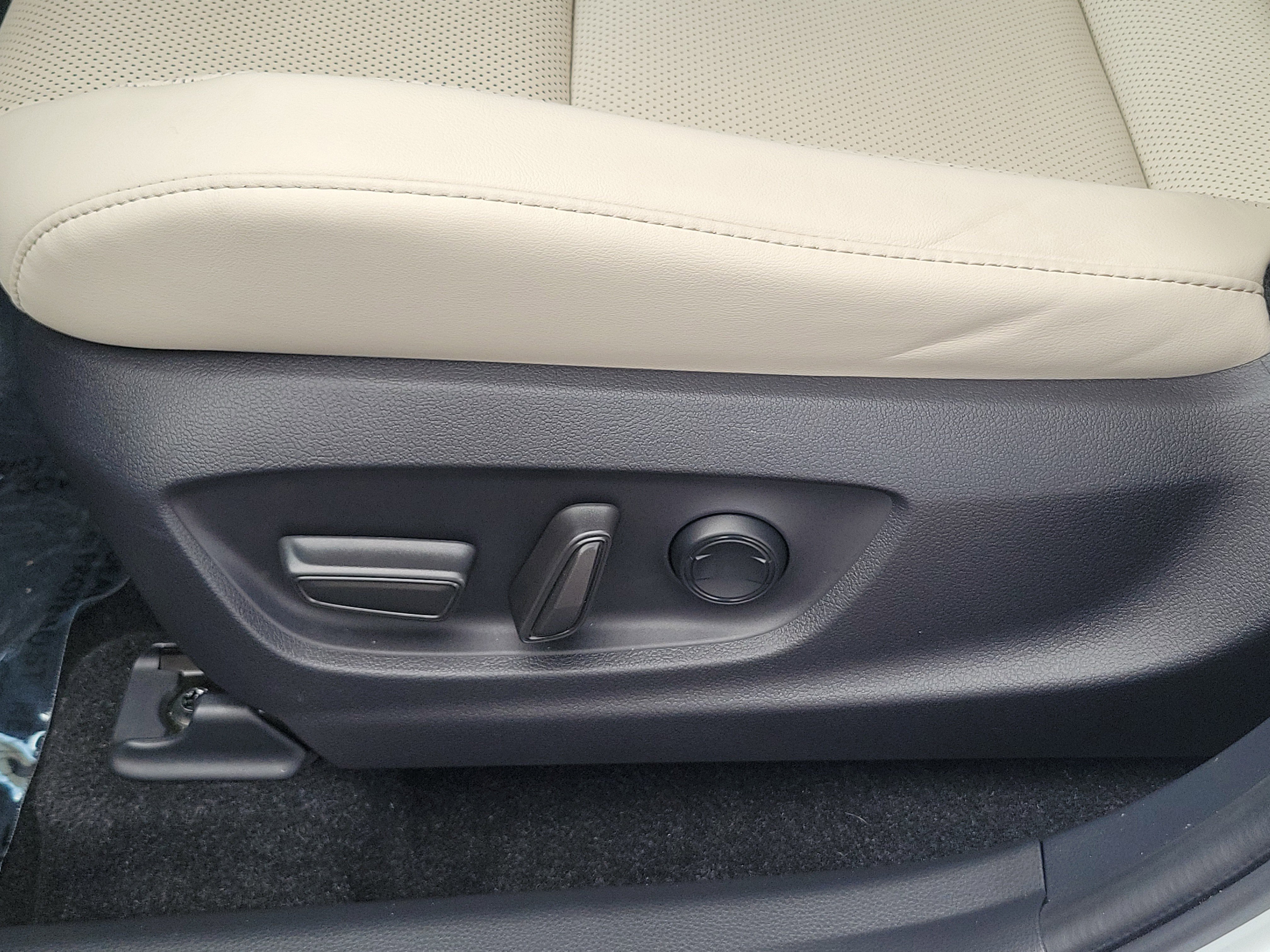 Certified 2025 Toyota Crown XLE w/ Advanced Technology Package image 23